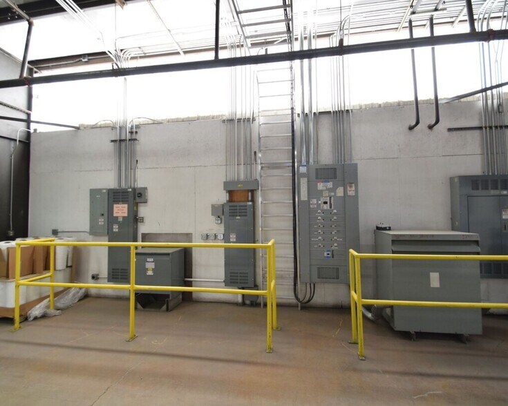 More Photos Of 812 C St, Culver Distribution For Sale