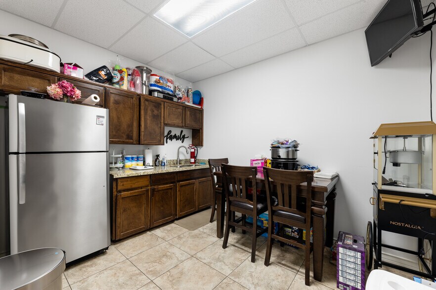 More Photos Of 1259 N Stuart Place Rd, Harlingen Office For Sale