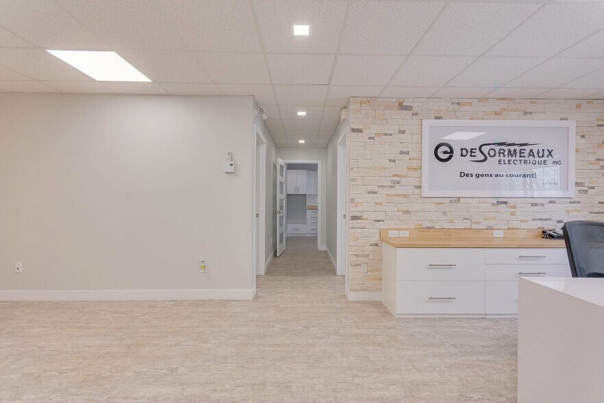 More Photos Of 1695 Rue Atmec, Gatineau General Retail For Sale