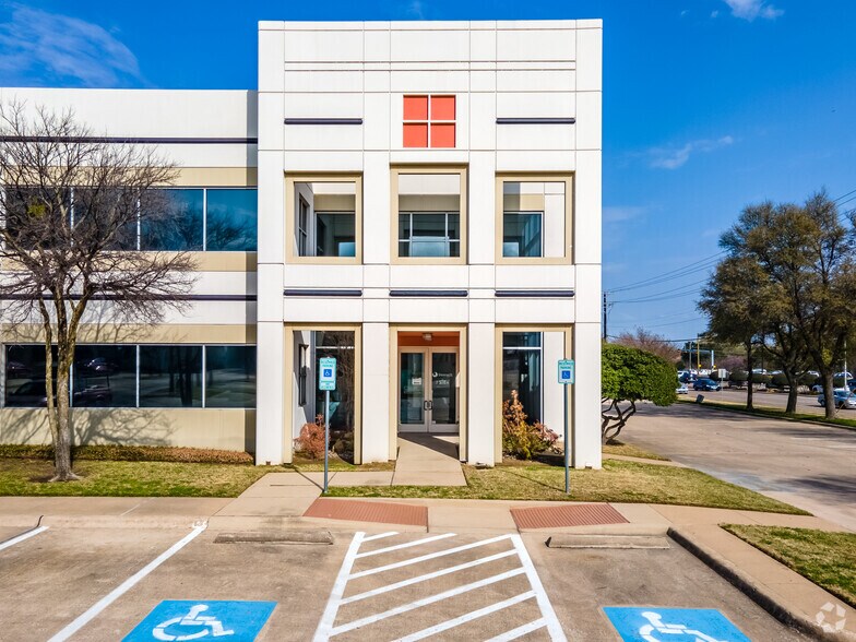 More Photos Of 1301 E Arapaho Rd, Richardson Unknown For Lease