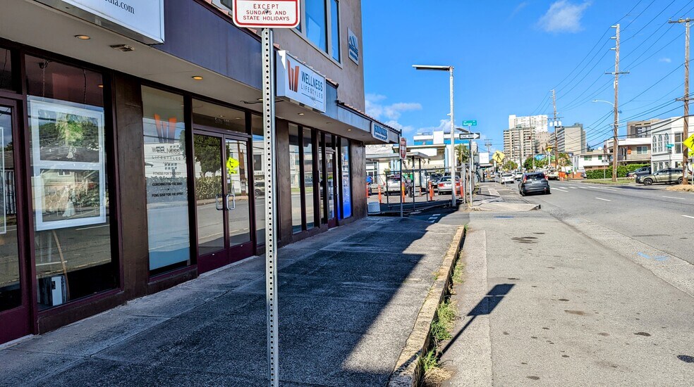 More Photos Of 2111 S Beretania St, Honolulu Storefront Retail Office For Lease