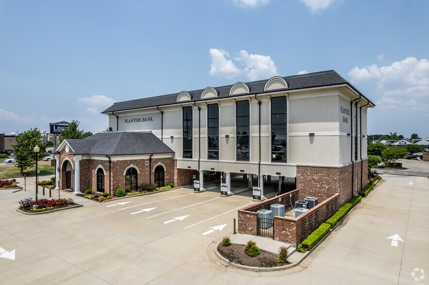 More Photos Of 232 Goodman Rd W, Southaven Medical For Lease