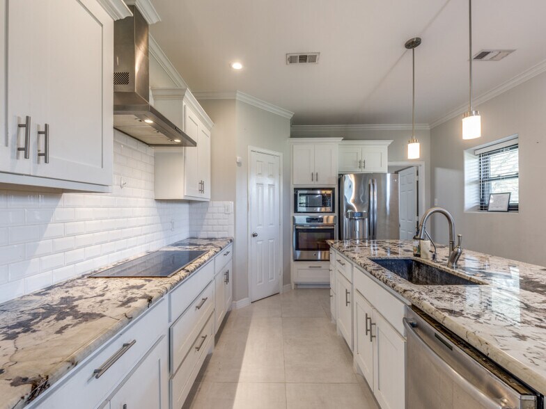 More Photos Of 10711 Hidden Lake Ln, Richmond Distribution For Sale