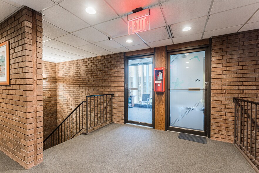 More Photos Of 62 Orland Square Dr, Orland Park Office For Sale