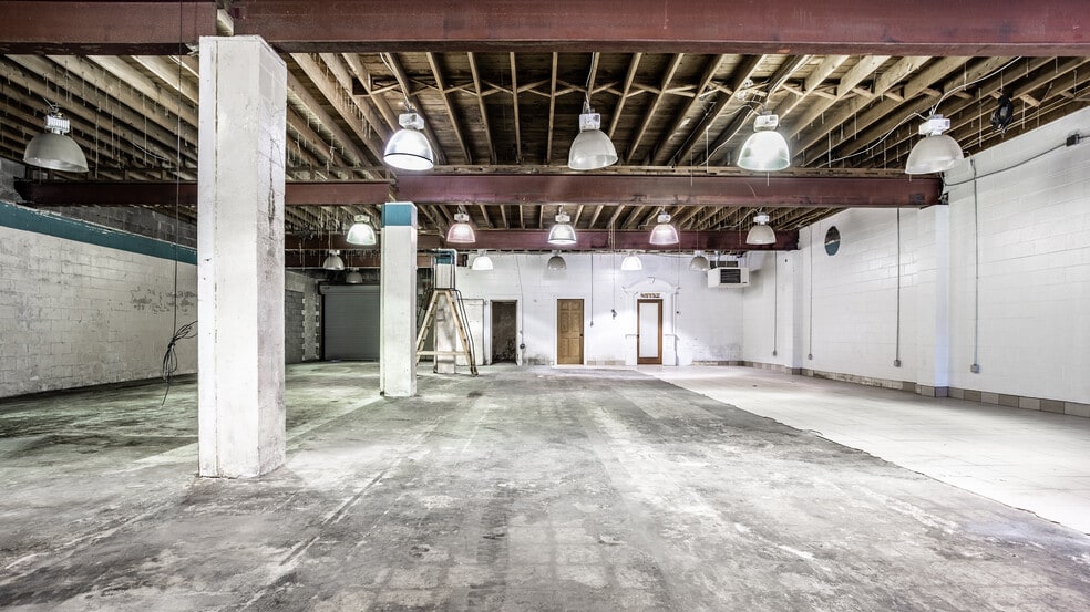 More Photos Of 502 S Keystone Ave, Indianapolis Light Manufacturing For Lease