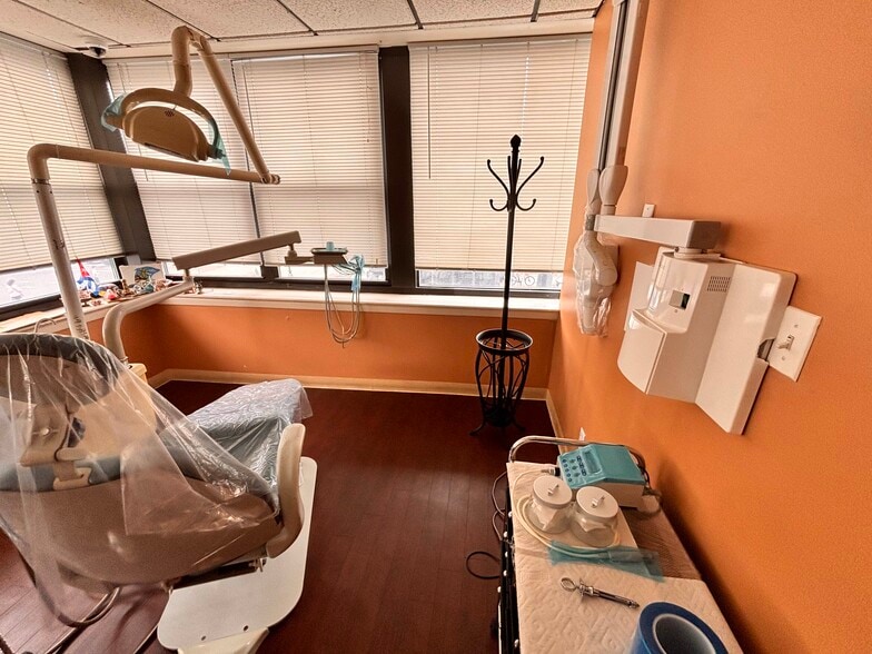 More Photos Of 4900-4902 Bergenline Ave, Union City Storefront Retail Office For Lease