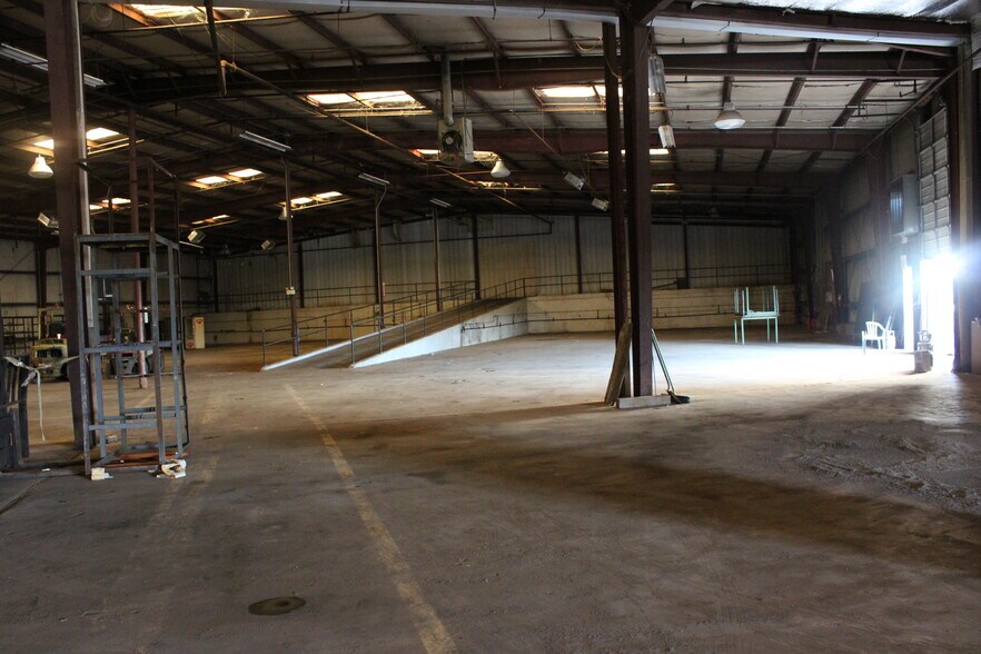 More Photos Of 7340 Bellwood Rd, Ackerman Industrial For Sale
