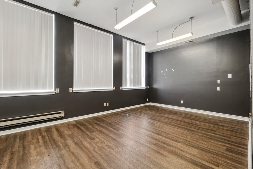 More Photos Of 519-521 N Charles St, Baltimore Office For Sale