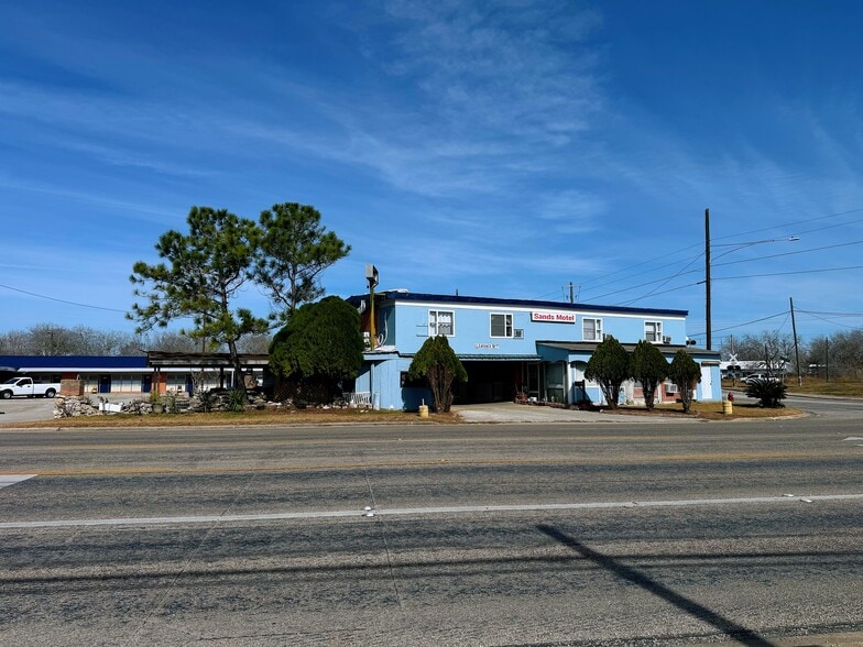 More Photos Of 1207 W Main St, Port Lavaca Hotel For Sale