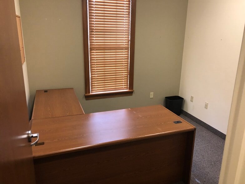 More Photos Of 23 Forry St, Newark Office Residential For Lease