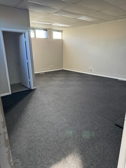 More Photos Of 5907 Highgrove Rd, Grandview Office For Lease