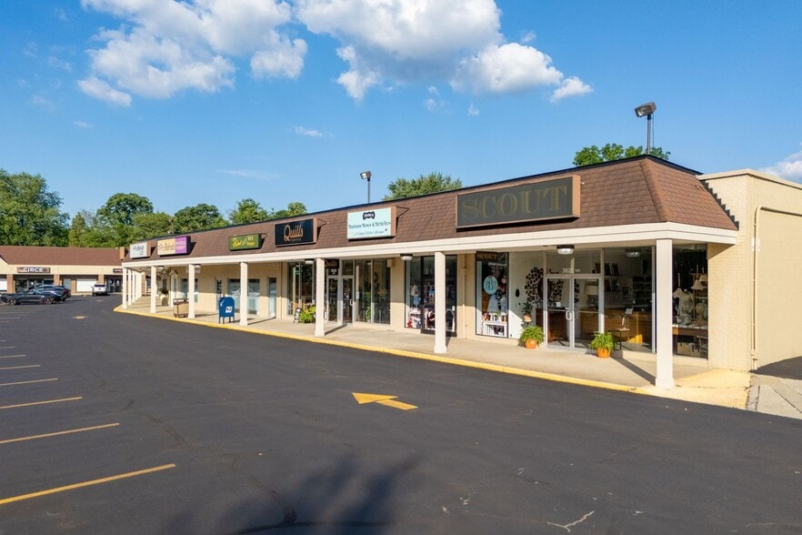 More Photos Of 3642 Brownsboro Rd, Louisville Unknown For Lease