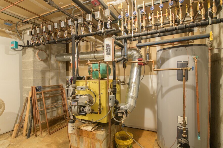 More Photos Of 156 Main St, Ludlow Office For Sale