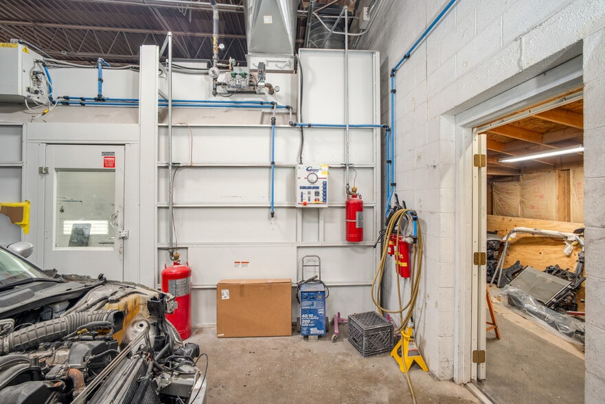 More Photos Of 20785 Orchard Lake Rd, Farmington Hills Warehouse For Sale