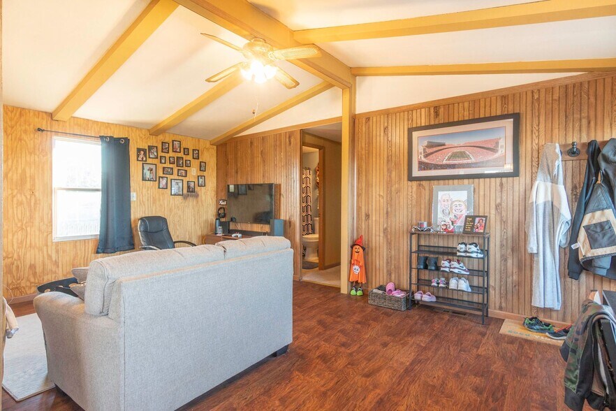 More Photos Of 14617 Kettlersville Rd, Wapakoneta Light Distribution For Sale