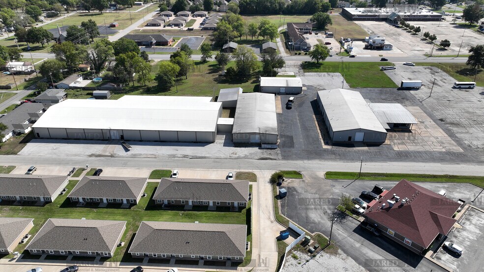 More Photos Of 2230 S Main St, Carthage Unknown For Lease