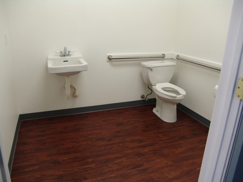 More Photos Of 5450 Technology Pky, Braselton Warehouse For Lease