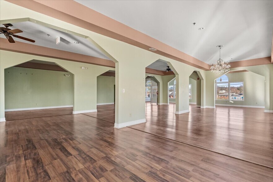 More Photos Of 1903 Grand Central Ave, Vienna General Retail For Sale