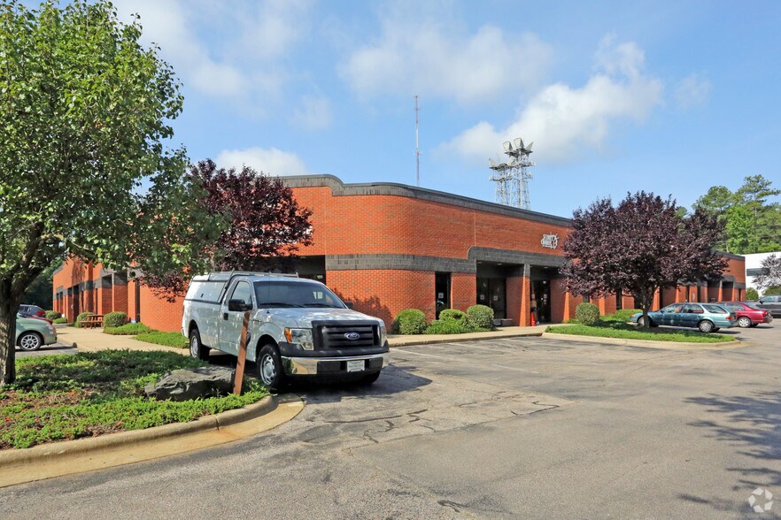 More Photos Of 5995-6005 Chapel Hill Rd, Raleigh Showroom For Lease