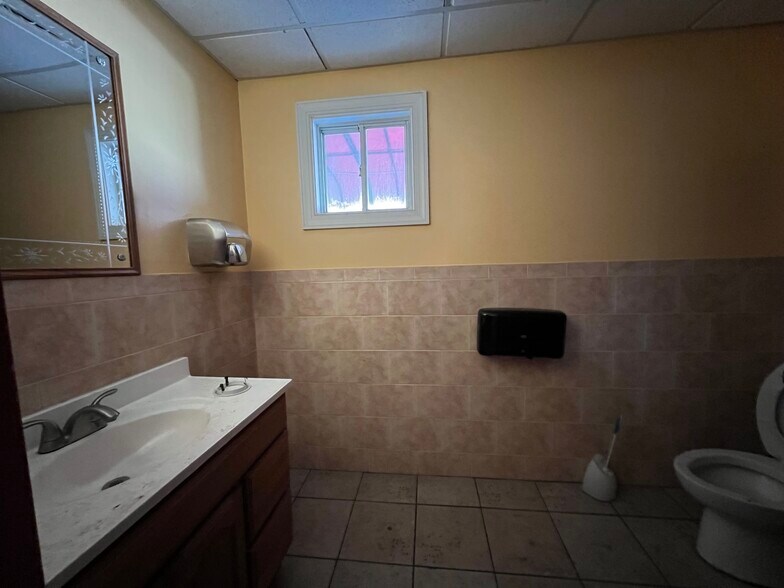 More Photos Of 2201 Nottingham Way, Hamilton Restaurant For Sale