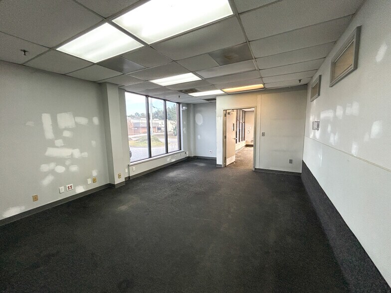 More Photos Of 840 Lakeside Dr, Mobile Warehouse For Lease