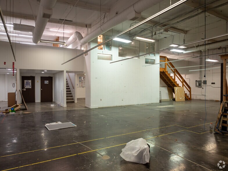 More Photos Of 948 Crocker St, Los Angeles Storefront Retail Office For Lease