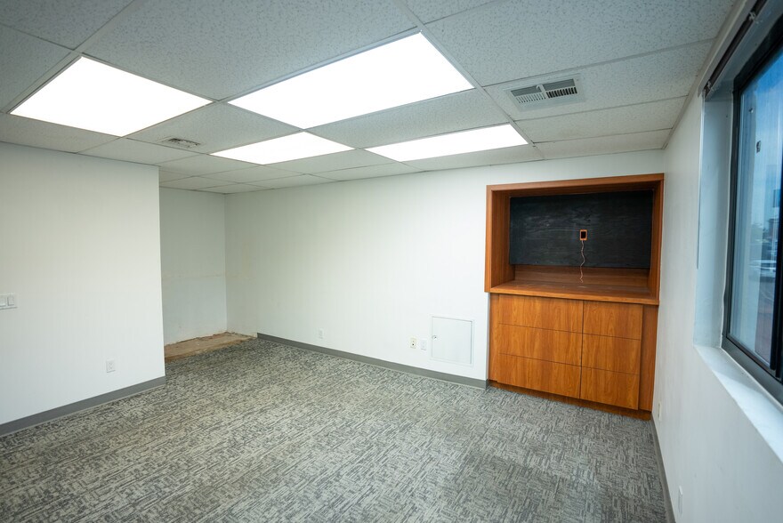 More Photos Of 8814-8816 S Sepulveda Blvd, Los Angeles Loft Creative Space For Lease