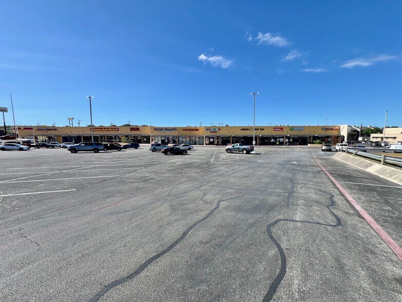 More Photos Of 8500 Blanco Rd, San Antonio Unknown For Lease