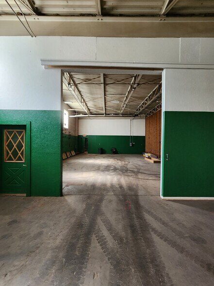 More Photos Of 10830 Glass St, North Huntingdon Warehouse For Lease