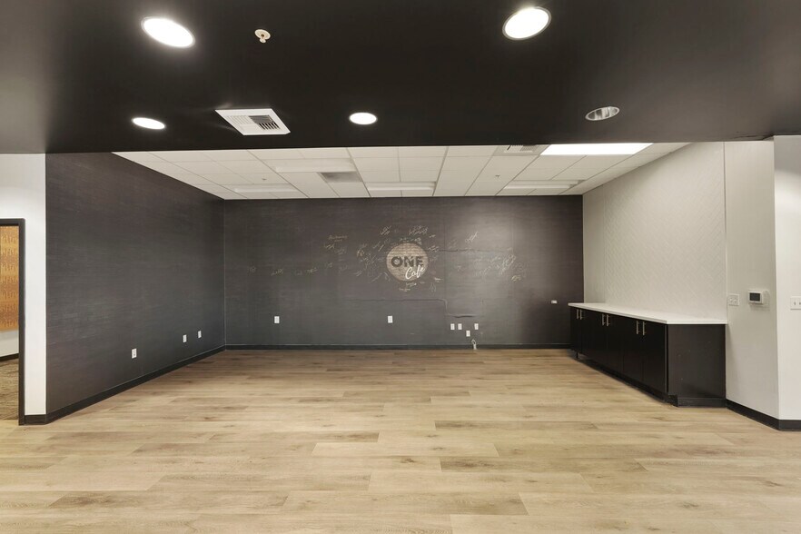 More Photos Of 2140 W Grant Line Rd, Tracy Office For Sale