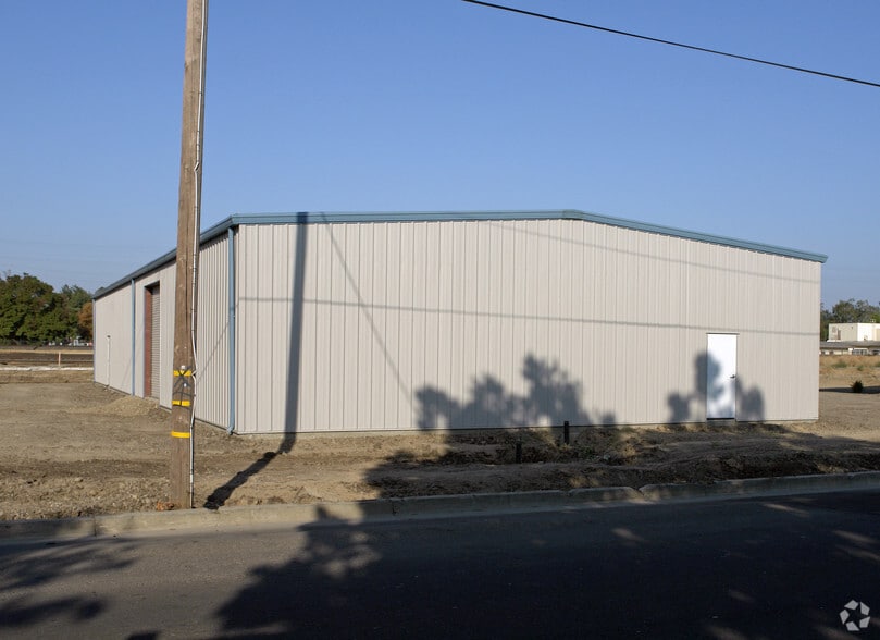 More Photos Of 955 N Union St, Stockton Warehouse For Lease