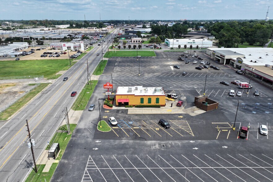 More Photos Of 1900-2020 Louisville Ave, Monroe General Retail For Lease