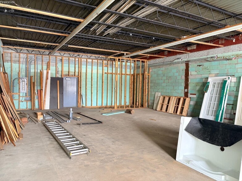 More Photos Of 110 Railroad St, Clyde Restaurant For Sale