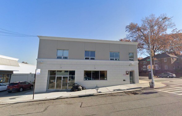 Primary Photo Of , Douglaston General Retail For Sale