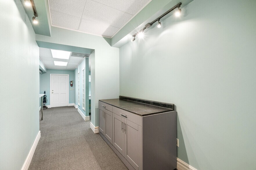 More Photos Of 316 N Main St, Lake Mills Office For Sale