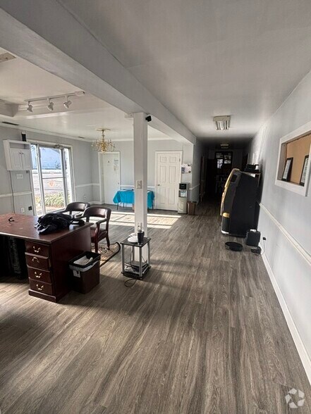More Photos Of 150 S Mesa Dr, Hopewell Office For Sale