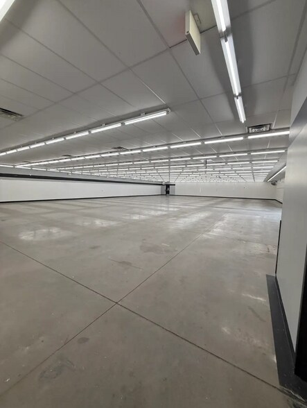 More Photos Of 8715 3rd Street Rd, Louisville Freestanding For Lease