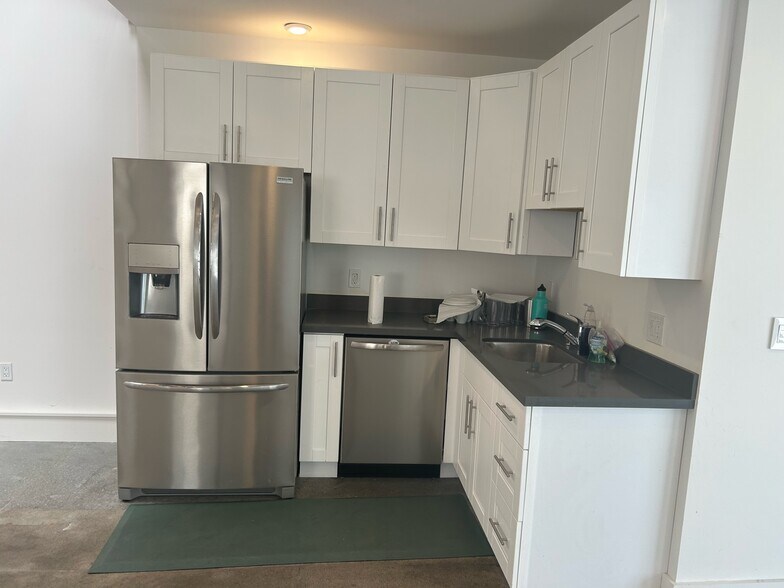 More Photos Of 629-639 S B St, San Mateo Storefront For Lease