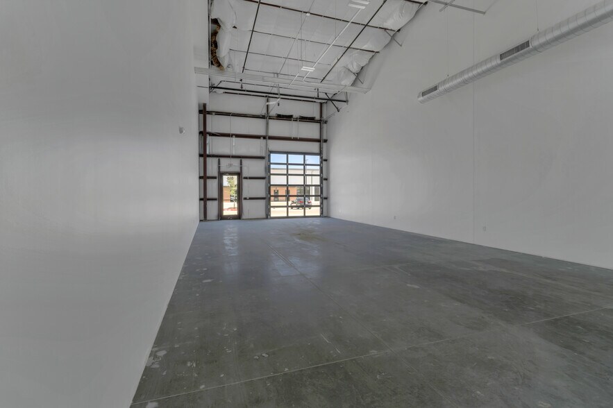 More Photos Of 1890 Commerce Park, Round Rock Showroom For Sale