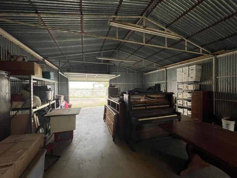 More Photos Of 215 W Main St, Tishomingo Storefront For Lease