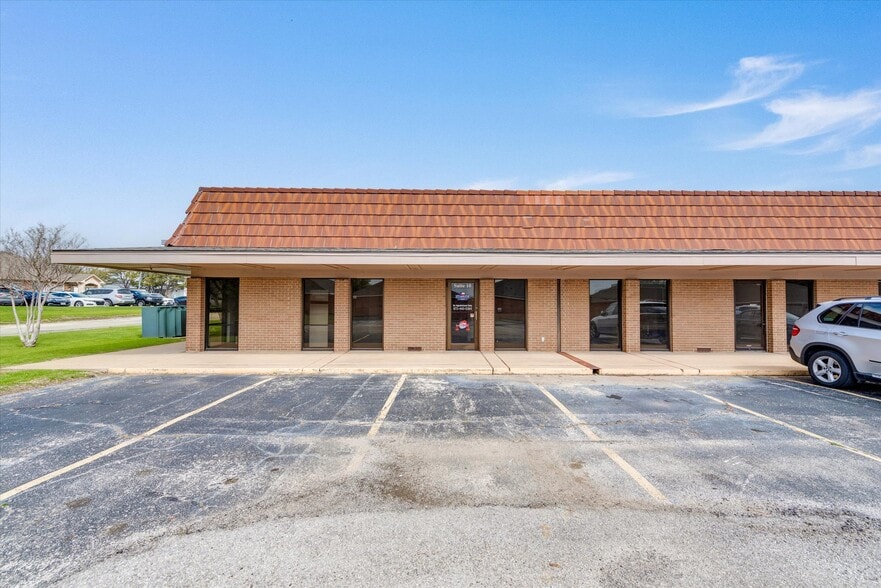 More Photos Of 2701 Osler Dr, Grand Prairie Medical For Sale