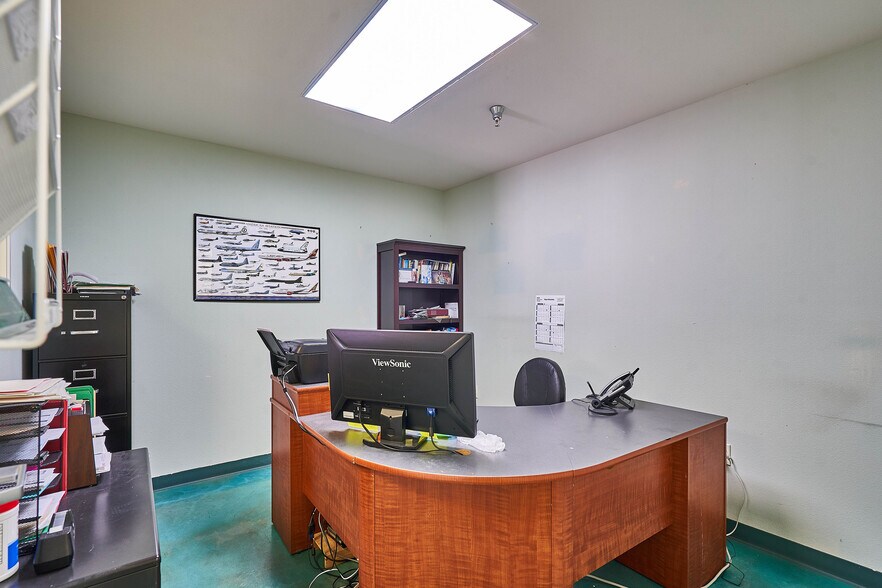 More Photos Of 590 S Grand Ave, San Jacinto Service For Sale