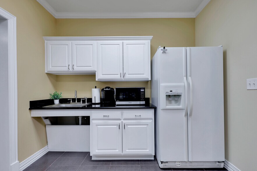 More Photos Of 860 Hebron Pky, Lewisville Medical For Sale