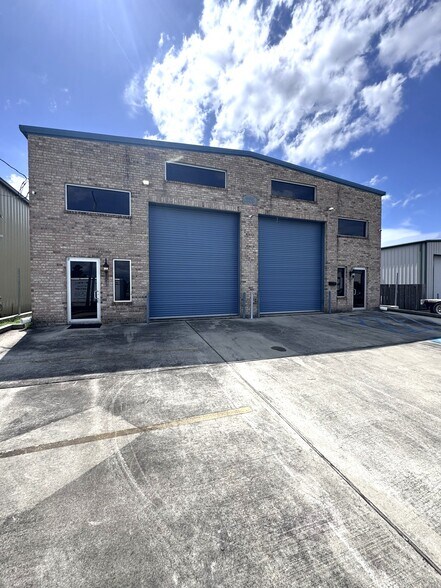 More Photos Of 2225 Kingston St, Kenner Light Distribution For Sale