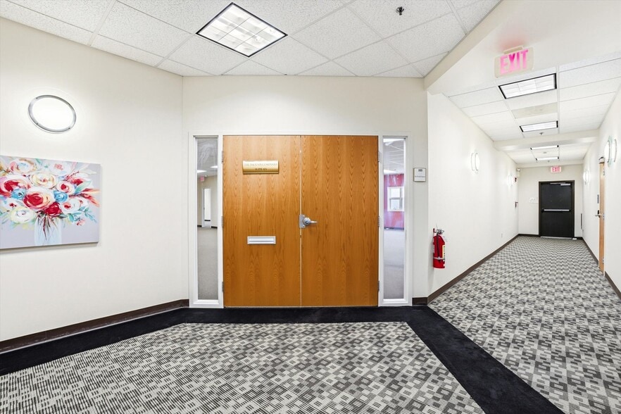 More Photos Of 15 Roszel Rd, West Windsor Office For Sale