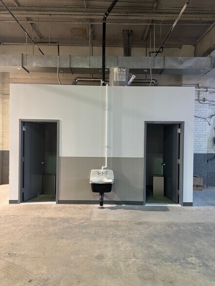 More Photos Of 212 28th St, Brooklyn Warehouse For Lease