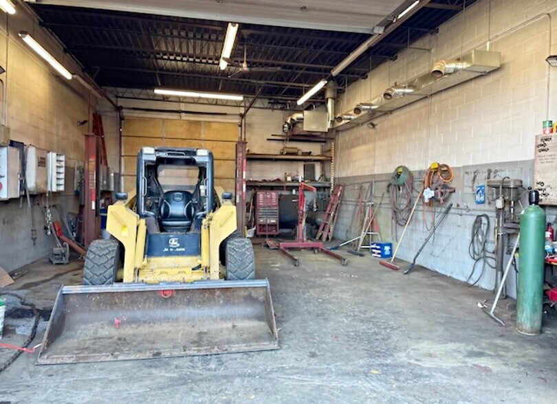 More Photos Of 130 Cross St, Winchester Service For Lease