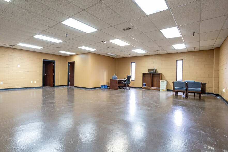 More Photos Of 601 McDuffie Ave, Selma Warehouse For Lease