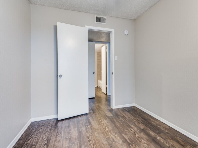 More Photos Of 7301 Sanger Ave, Waco Apartments For Sale
