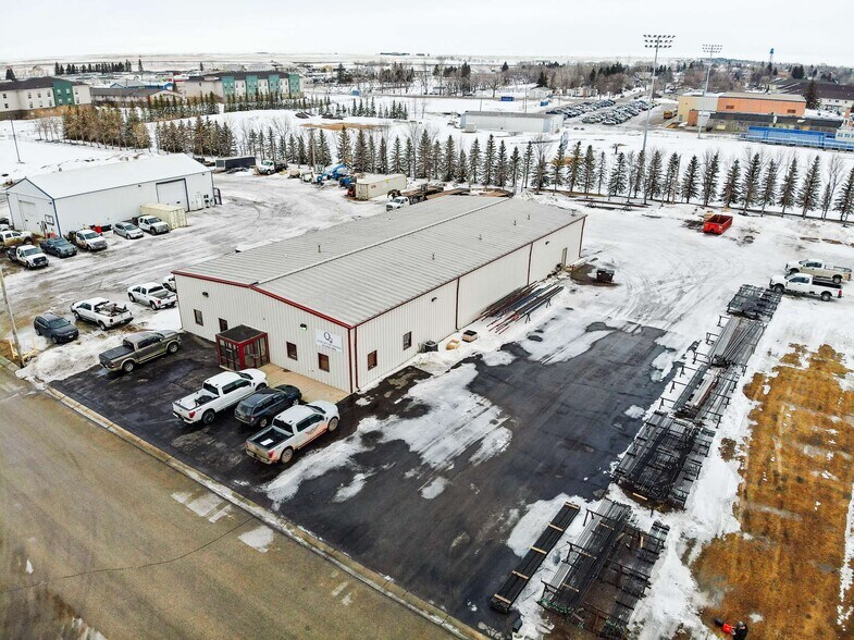 More Photos Of 114 12th Ave SW, Stanley Service For Sale